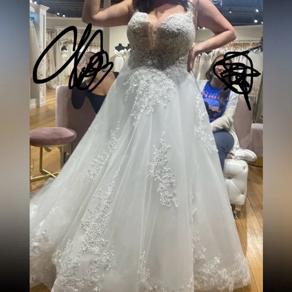 Stunning Ivory Sequin Wedding Dress - Picture 5 of 16